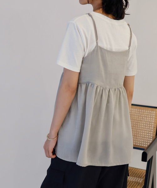 hellam(へラム)の「サテンキャミソールトップス(キャミソール・レディース・アイボリー/ネイビー/グレイッシュベージュ/ブラック・FREE)」の8枚目の写真