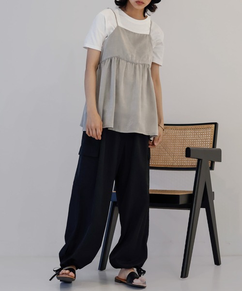 hellam(へラム)の「サテンキャミソールトップス(キャミソール・レディース・アイボリー/ネイビー/グレイッシュベージュ/ブラック・FREE)」の20枚目の写真