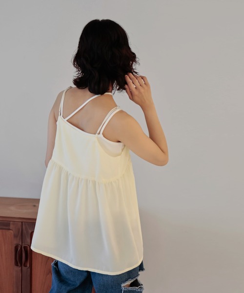 hellam(へラム)の「サテンキャミソールトップス(キャミソール・レディース・アイボリー/ネイビー/グレイッシュベージュ/ブラック・FREE)」の15枚目の写真