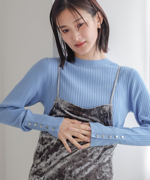 LOWRYS FARM(ローリーズファーム)の「ソデボタンクルーニットLS 968077(ニット/セーター・レディース・ブラウン/アイボリー/ブルー/ブラック・FREE)」の4枚目の写真