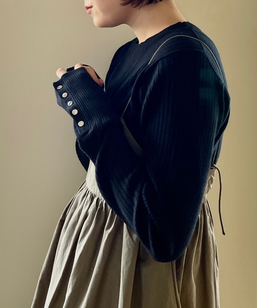 LOWRYS FARM(ローリーズファーム)の「ソデボタンクルーニットLS 968077(ニット/セーター・レディース・ブラウン/アイボリー/ブルー/ブラック・FREE)」の7枚目の写真