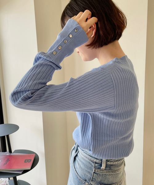 LOWRYS FARM(ローリーズファーム)の「ソデボタンクルーニットLS 968077(ニット/セーター・レディース・ブラウン/アイボリー/ブルー/ブラック・FREE)」の13枚目の写真