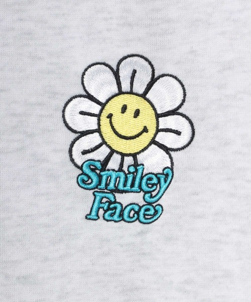 SMILEY FACE(スマイリーフェイス)の「SMILEY FACE/スマイリーフェイス オーバーサイズ 裏起毛 袖プリント ロゴ ワンポイント刺繍 ハーフジップ スウェット トレーナー/長袖 トップス プルオーバー/レディース メンズ(スウェット・レディース・ブラック系その他/ミント/グレー/ブラック/ブルー/グレー系その他/アッシュグレー/スミクロ・LL/M/L)」の14枚目の写真