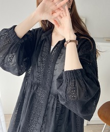 大人可愛い胸キュン。2wayシアー刺繍ペプラム切替ブラウス