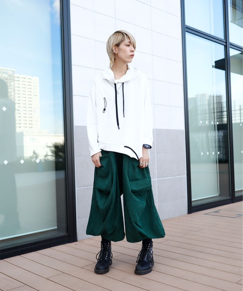 rovtski(ロフトスキー)の「裾アシメデザインパーカー(パーカー・レディース・ホワイト/ブラック/パープル/カーキ・FREE)」の5枚目の写真