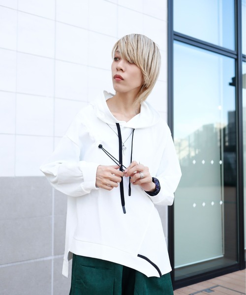 rovtski(ロフトスキー)の「裾アシメデザインパーカー(パーカー・レディース・ホワイト/ブラック/パープル/カーキ・FREE)」の9枚目の写真