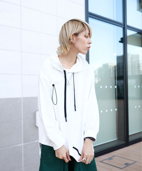 rovtski(ロフトスキー)の「裾アシメデザインパーカー(パーカー・レディース・ホワイト/ブラック/パープル/カーキ・FREE)」の10枚目の写真