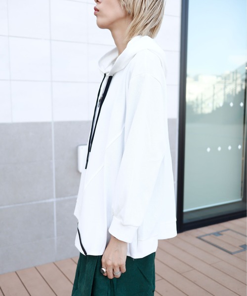 rovtski(ロフトスキー)の「裾アシメデザインパーカー(パーカー・レディース・ホワイト/ブラック/パープル/カーキ・FREE)」の12枚目の写真