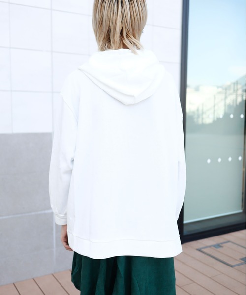 rovtski(ロフトスキー)の「裾アシメデザインパーカー(パーカー・レディース・ホワイト/ブラック/パープル/カーキ・FREE)」の13枚目の写真