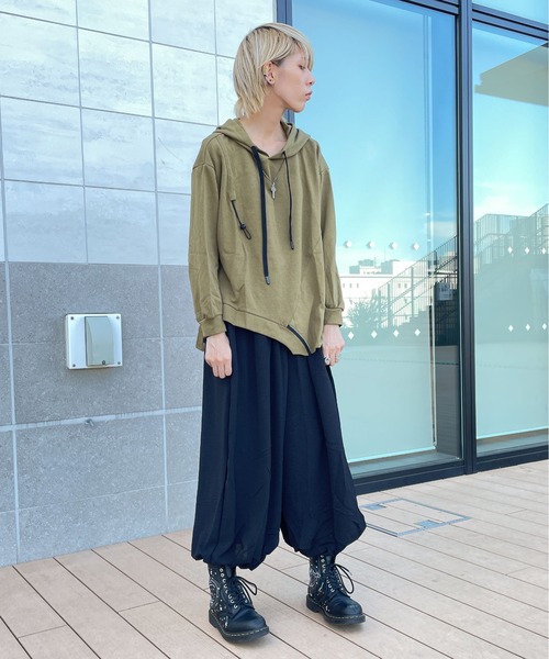 rovtski(ロフトスキー)の「裾アシメデザインパーカー(パーカー・レディース・ホワイト/ブラック/パープル/カーキ・FREE)」の19枚目の写真