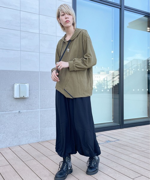 rovtski(ロフトスキー)の「裾アシメデザインパーカー(パーカー・レディース・ホワイト/ブラック/パープル/カーキ・FREE)」の21枚目の写真