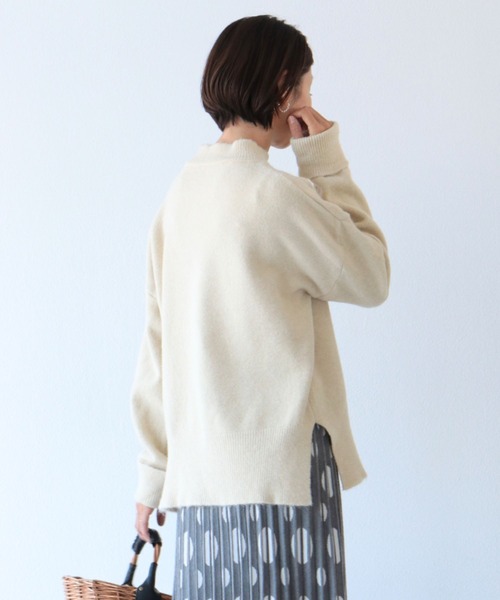 sanpo kuschel(サンポクシェル)の「もっちりなのに華奢見えトップス(ニット/セーター・レディース・アイボリー/ブラウン・FREE)」の10枚目の写真