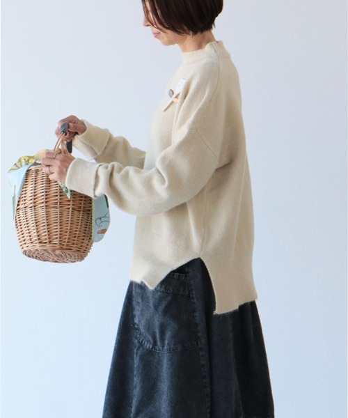 sanpo kuschel(サンポクシェル)の「もっちりなのに華奢見えトップス(ニット/セーター・レディース・アイボリー/ブラウン・FREE)」の11枚目の写真