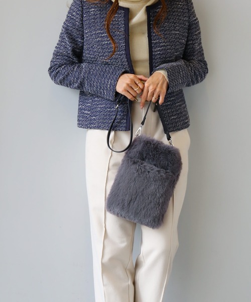 sankyo shokai(サンキョウショウカイ)の「エコファー ショルダーバッグ(ショルダーバッグ・レディース・モカ/グレー/ブラック/アイボリー・FREE)」の11枚目の写真