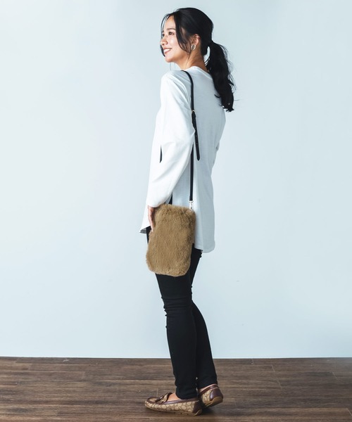 sankyo shokai(サンキョウショウカイ)の「エコファー ショルダーバッグ(ショルダーバッグ・レディース・モカ/グレー/ブラック/アイボリー・FREE)」の9枚目の写真