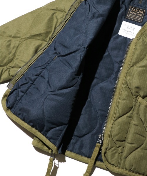 TAION（タイオン）の「TAION / タイオン "KIDS" MILITARY ZIP VNECK DOWN JACKET (TAION-K101ZML-1) キッズ ミリタリー Vネックジップ ダウンジャケット（ダウンジャケット/コート・キッズ・ベージュ/オリーブ/ブラック・140cm/120cm/130cm/150cm）」の12枚目の写真