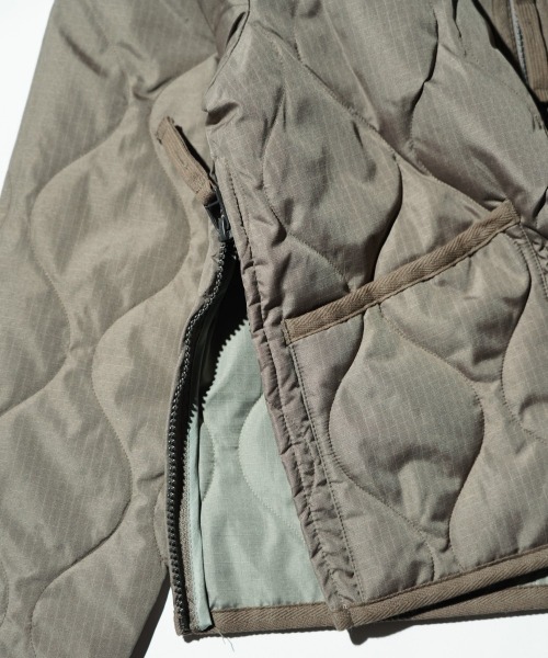 TAION（タイオン）の「TAION / タイオン "KIDS" MILITARY ZIP VNECK DOWN JACKET (TAION-K101ZML-1) キッズ ミリタリー Vネックジップ ダウンジャケット（ダウンジャケット/コート・キッズ・ベージュ/オリーブ/ブラック・140cm/120cm/130cm/150cm）」の20枚目の写真