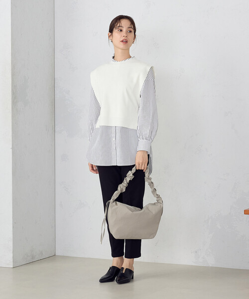 COMME CA ISM(コムサイズム)の「サイドリボンニットベスト(ベスト・レディース・チャコール/ブラック/ホワイト/エメラルド・FREE)」の5枚目の写真