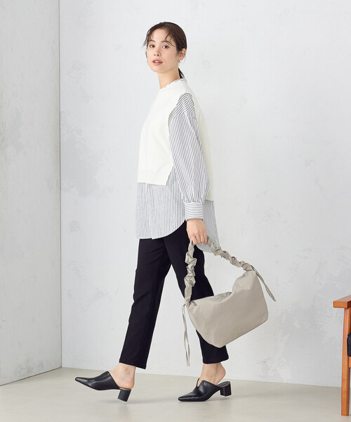 COMME CA ISM(コムサイズム)の「サイドリボンニットベスト(ベスト・レディース・チャコール/ブラック/ホワイト/エメラルド・FREE)」の6枚目の写真