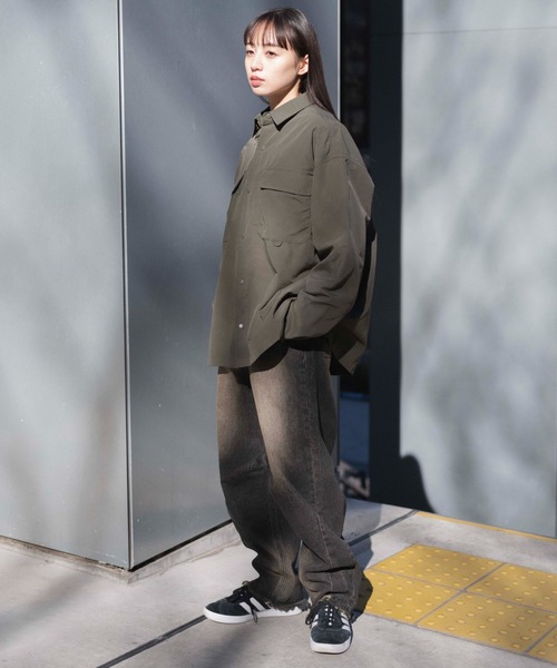 WEGO(ウィゴー)の「WEGO/ナイロンメッシュポケットシャツ(シャツ/ブラウス・メンズ・ブラック/カーキ・MEDIUM/LARGE)」の4枚目の写真