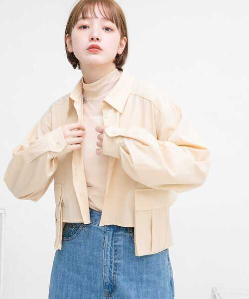 KBF（ケイビーエフ）の「サイドBIGポケットクロップドシャツ（シャツ/ブラウス・レディース・ブルー/オフホワイト/ベージュ系その他・ONE）」の2枚目の写真