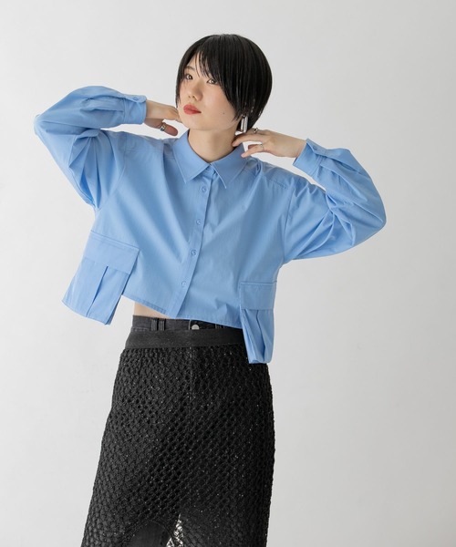 KBF（ケイビーエフ）の「サイドBIGポケットクロップドシャツ（シャツ/ブラウス・レディース・ブルー/オフホワイト/ベージュ系その他・ONE）」の3枚目の写真
