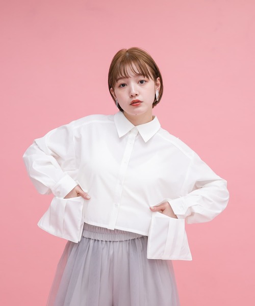 KBF（ケイビーエフ）の「サイドBIGポケットクロップドシャツ（シャツ/ブラウス・レディース・ブルー/オフホワイト/ベージュ系その他・ONE）」の4枚目の写真