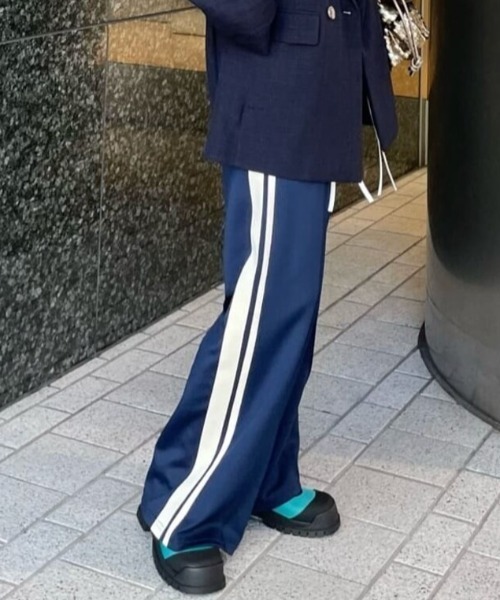 ROSE BUD（ローズバッド）の「サイドラインパンツ（その他パンツ・レディース・ブラウン/ブルー/ネイビー/パープル/レッド/ボルドー・FREE）」の3枚目の写真