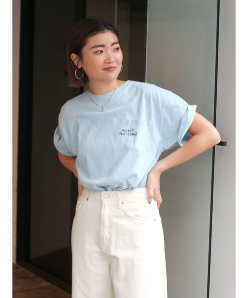 Ungrid(アングリッド)の「【WEB限定】ポイントエンブロリダリーTee(Tシャツ/カットソー・レディース・チャコールグレー/オフホワイト/オレンジ/ブルー・FREE)」の3枚目の写真