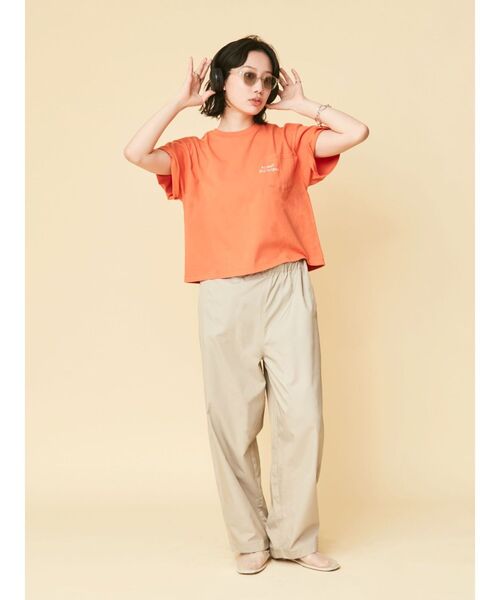 Ungrid(アングリッド)の「【WEB限定】ポイントエンブロリダリーTee(Tシャツ/カットソー・レディース・チャコールグレー/オフホワイト/オレンジ/ブルー・FREE)」の15枚目の写真