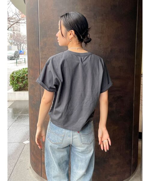 Ungrid(アングリッド)の「【WEB限定】ポイントエンブロリダリーTee(Tシャツ/カットソー・レディース・チャコールグレー/オフホワイト/オレンジ/ブルー・FREE)」の12枚目の写真