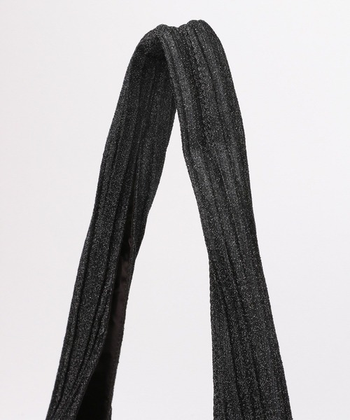 LEPSIM(レプシィム)の「ラメプリーツワンショルダー 110683(ショルダーバッグ・レディース・ブラック/ゴールド/シルバー・ONE SIZE)」の9枚目の写真