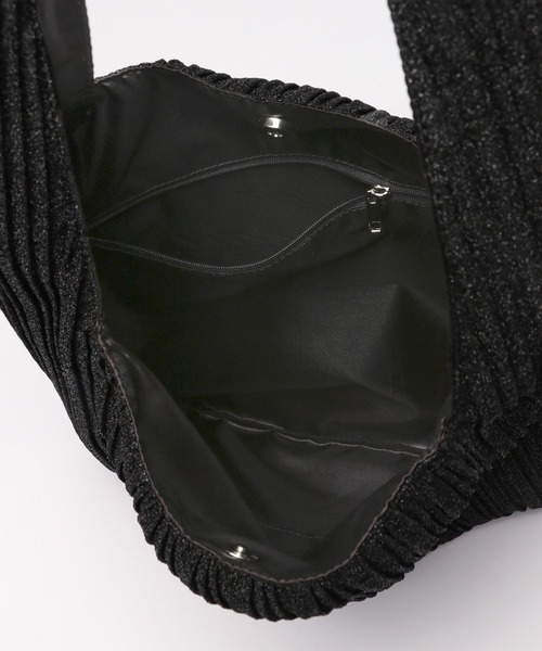 LEPSIM(レプシィム)の「ラメプリーツワンショルダー 110683(ショルダーバッグ・レディース・ブラック/ゴールド/シルバー・ONE SIZE)」の11枚目の写真