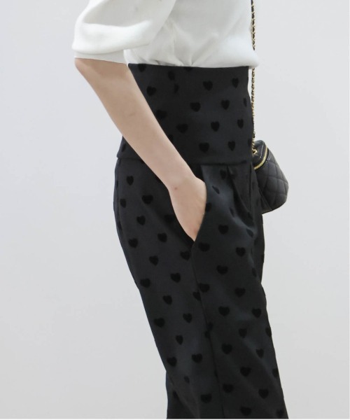 AMELY(エミリー)の「フロッキードットハイウエストパンツ(スラックス・レディース・ドット/ブラック系その他・M/L)」の5枚目の写真