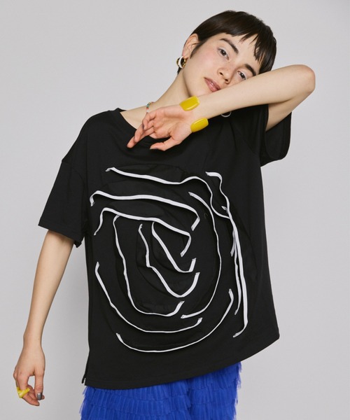 manana suerte(マニャーナスエルテ)の「パイピングローズTシャツ(Tシャツ/カットソー・レディース・ホワイト/ブラック・FREE)」の1枚目の写真