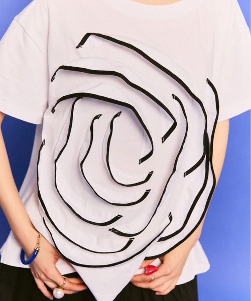 manana suerte(マニャーナスエルテ)の「パイピングローズTシャツ(Tシャツ/カットソー・レディース・ホワイト/ブラック・FREE)」の6枚目の写真