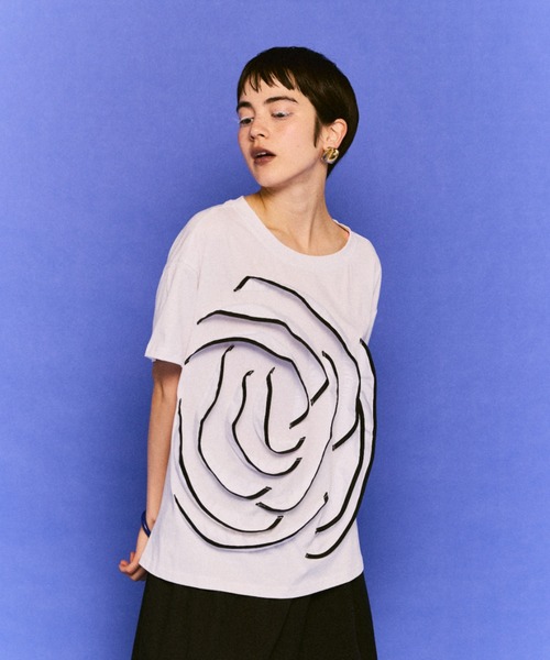 manana suerte(マニャーナスエルテ)の「パイピングローズTシャツ(Tシャツ/カットソー・レディース・ホワイト/ブラック・FREE)」の7枚目の写真