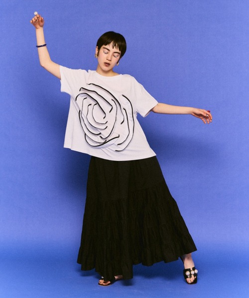 manana suerte(マニャーナスエルテ)の「パイピングローズTシャツ(Tシャツ/カットソー・レディース・ホワイト/ブラック・FREE)」の10枚目の写真
