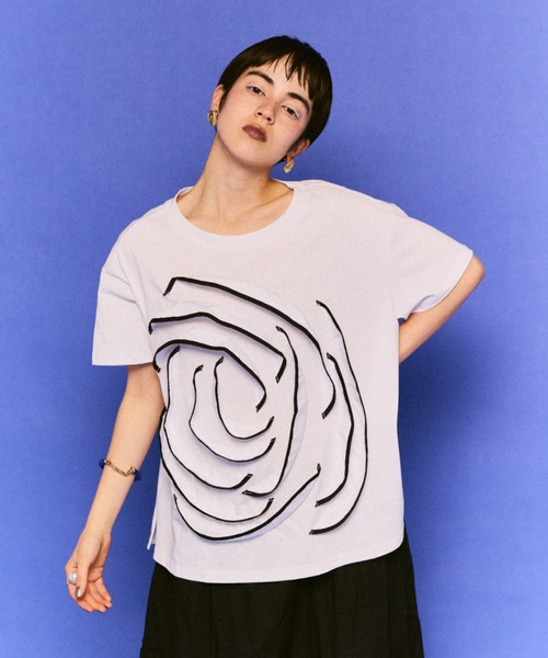 manana suerte(マニャーナスエルテ)の「パイピングローズTシャツ(Tシャツ/カットソー・レディース・ホワイト/ブラック・FREE)」の3枚目の写真