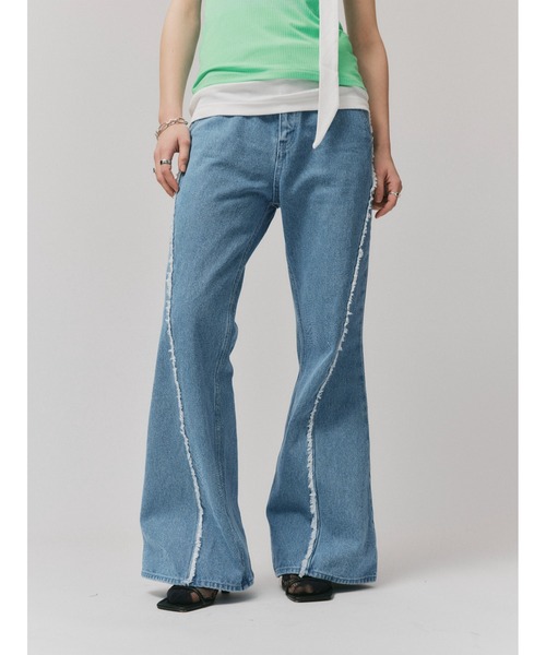 led.tokyo（レッドトウキョウ）の「【led.tokyo】フリンジカットフレアデニムパンツ（デニムパンツ・レディース・ブルー/ホワイト・1/2）」の14枚目の写真