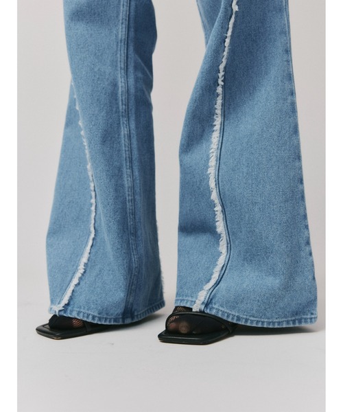 led.tokyo（レッドトウキョウ）の「【led.tokyo】フリンジカットフレアデニムパンツ（デニムパンツ・レディース・ブルー/ホワイト・1/2）」の12枚目の写真