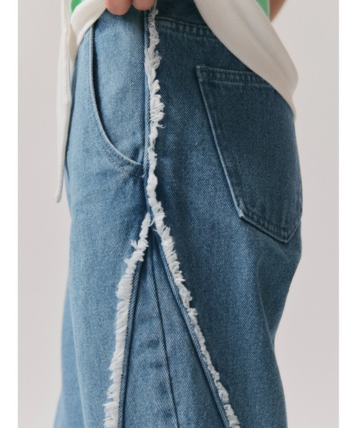 led.tokyo（レッドトウキョウ）の「【led.tokyo】フリンジカットフレアデニムパンツ（デニムパンツ・レディース・ブルー/ホワイト・1/2）」の4枚目の写真