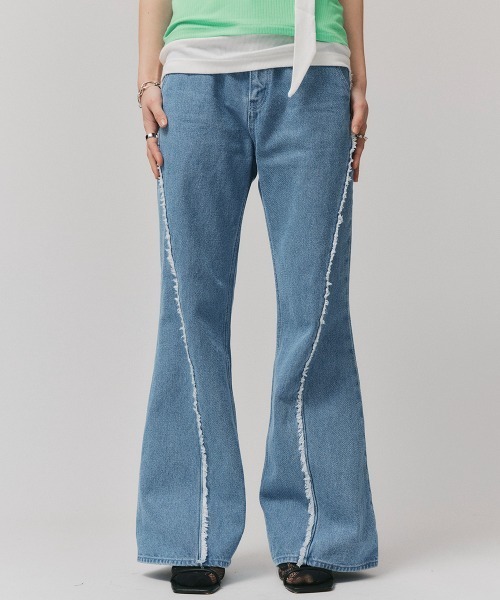 led.tokyo（レッドトウキョウ）の「【led.tokyo】フリンジカットフレアデニムパンツ（デニムパンツ・レディース・ブルー/ホワイト・1/2）」の15枚目の写真