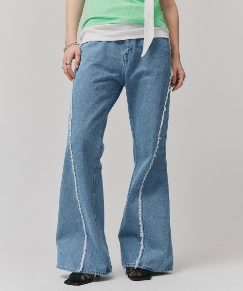 led.tokyo（レッドトウキョウ）の「【led.tokyo】フリンジカットフレアデニムパンツ（デニムパンツ・レディース・ブルー/ホワイト・1/2）」の16枚目の写真