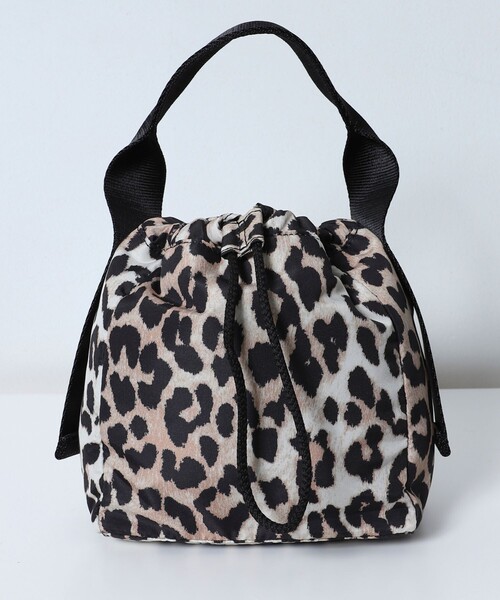 GANNI（ガニー）の「GANNI/ガニ― Recycled Tech Pouch / A5740 / A5743 / 巾着ワンハンドルバッグ / ハンドバッグ（ハンドバッグ・レディース・レオパード/ブラック・ONE SIZE）」の3枚目の写真