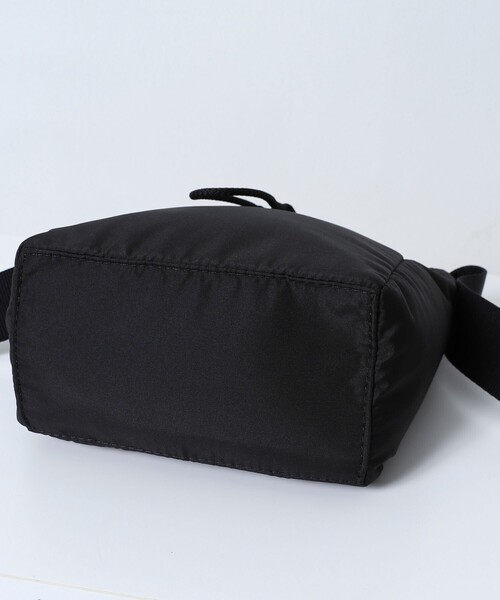 GANNI（ガニー）の「GANNI/ガニ― Recycled Tech Pouch / A5740 / A5743 / 巾着ワンハンドルバッグ / ハンドバッグ（ハンドバッグ・レディース・レオパード/ブラック・ONE SIZE）」の9枚目の写真