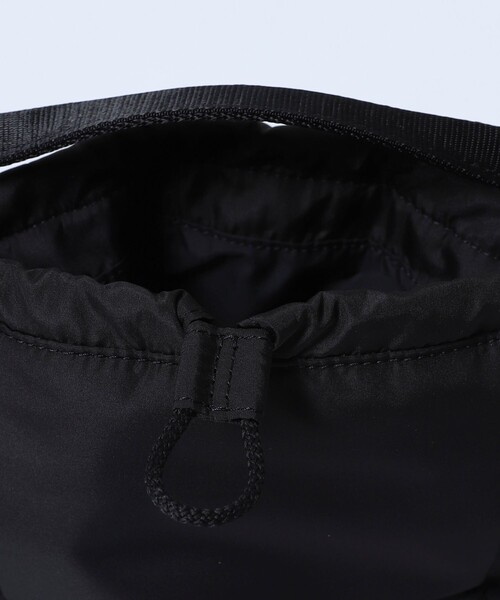 GANNI（ガニー）の「GANNI/ガニ― Recycled Tech Pouch / A5740 / A5743 / 巾着ワンハンドルバッグ / ハンドバッグ（ハンドバッグ・レディース・レオパード/ブラック・ONE SIZE）」の11枚目の写真