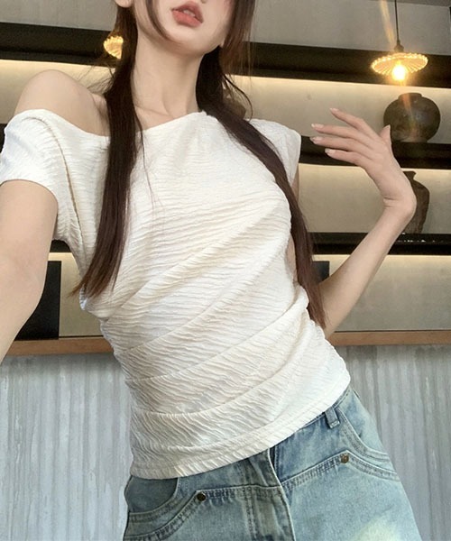 gossip！ロサンゼルス（ゴシップロサンゼルス）の「オフショルダー　Ｔシャツ（Tシャツ/カットソー・レディース・カーキ/ホワイト・FREE）」の16枚目の写真