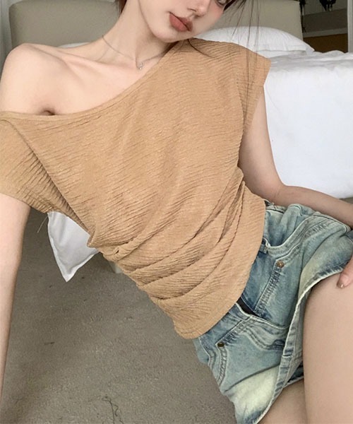 gossip！ロサンゼルス（ゴシップロサンゼルス）の「オフショルダー　Ｔシャツ（Tシャツ/カットソー・レディース・カーキ/ホワイト・FREE）」の10枚目の写真