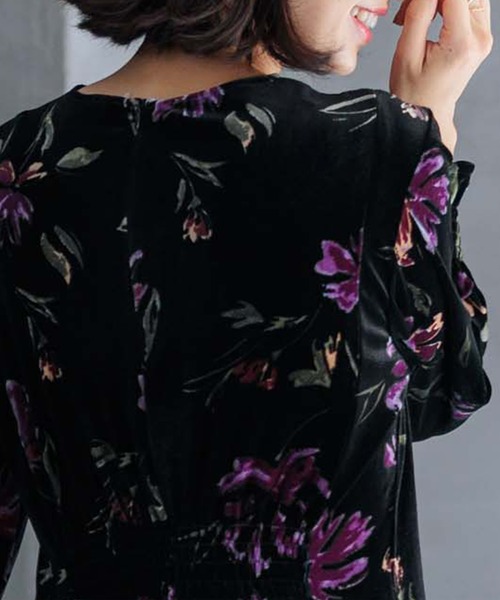 BELLUNA PLUS(ベルーナ)の「花柄プリントベロアワンピース(ワンピース・レディース・ブラック系・X-LARGE/LARGE/MEDIUM)」の9枚目の写真